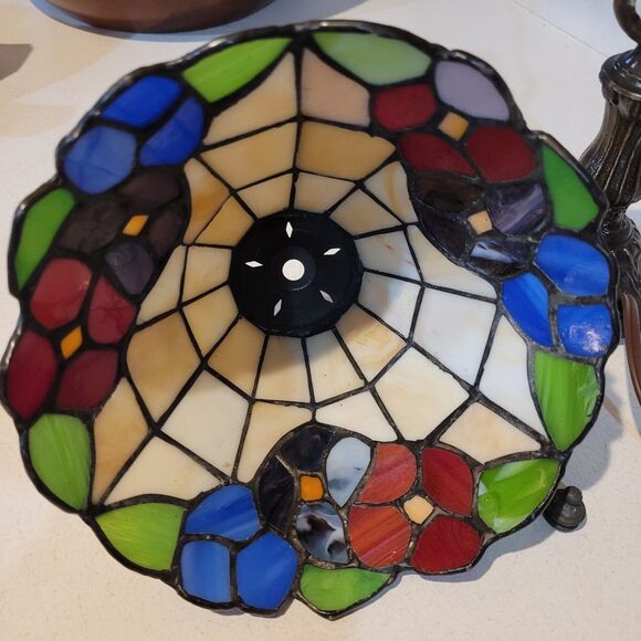 Vtg Tiffany Style Stained Glass Floral Mosaic Table Lamp Metal base 11.5" tall - Picture 12 of 12